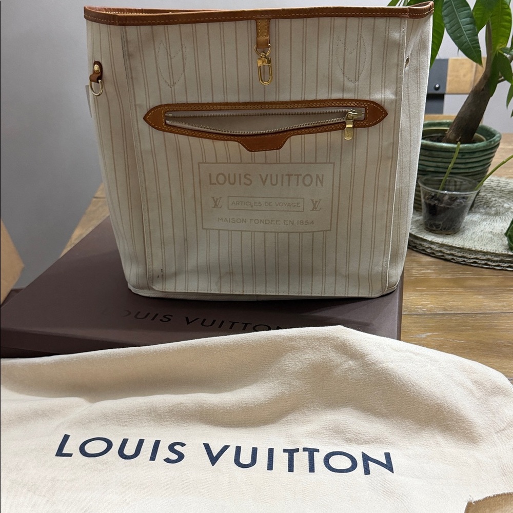 Louis Vuitton MM l - Picture 8 of 17